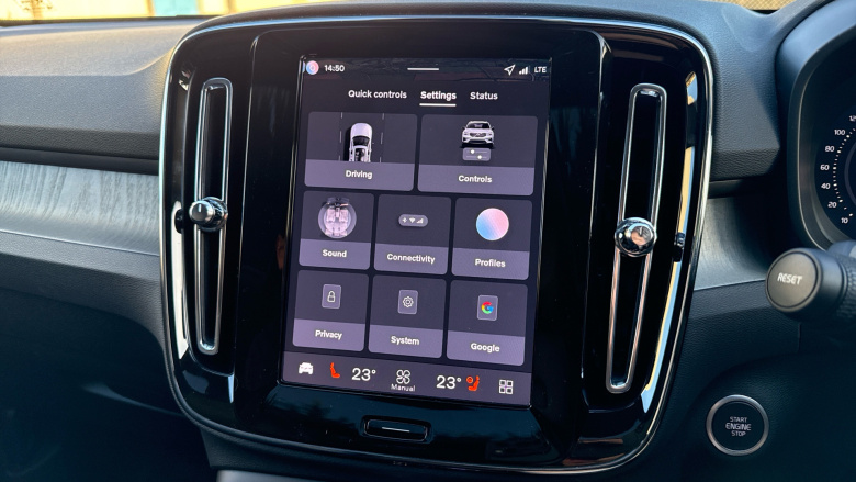 Volvo XC40 2.0 B4P Ultra Dark 5dr Auto Petrol Estate